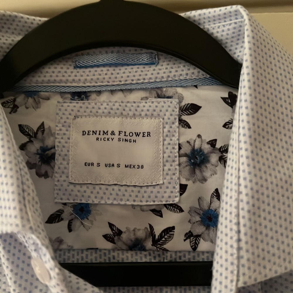 Denim and Flower Ricky Singh Men’s Short Sleeve Top, size small - Picture 3 of 6